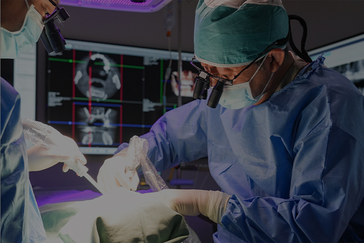 インプラント治療の指導者によるインプラント専門クリニック